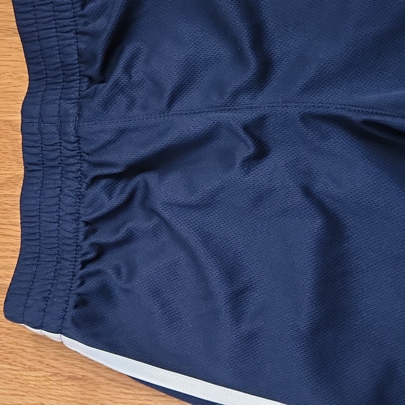 Adidas regular fit coupe standard shorts, size small (8) - Picture 9 of 16